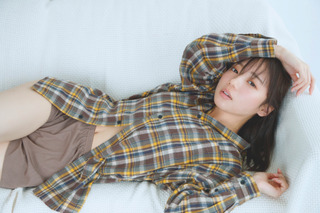 日向坂46・齊藤京子、キュートにへそチラ！センター発表後、初めての大型撮り下ろし！ 画像