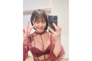 ミスマガGP・和泉芳怜、スケスケ衣装で胸元を大胆露出！「ドキドキ度強め」「目のやり場に困る」 画像