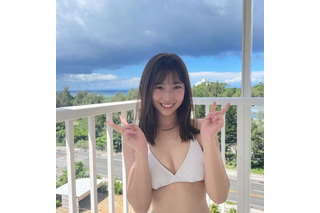 柚来しいな、初写真集オフショット公開！爽やかな白ビキニに「可愛すぎる」「最高」 画像