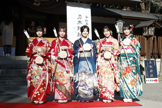 乃木坂46、20歳メンバーが乃木神社で晴れ着姿お披露目 画像