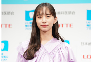 井桁弘恵、“1人焼き鳥”に行く浜辺美波に「もうオジサンじゃないですか」 画像