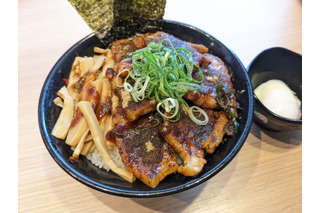 【実食】「三田製麺所×伝説のすた丼屋」夏の最強スタミナコラボ飯が誕生！ 画像