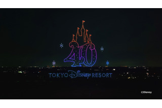 全国の花火大会でディズニーのドローンショー！約700機が夜空にキャラクター描く 画像