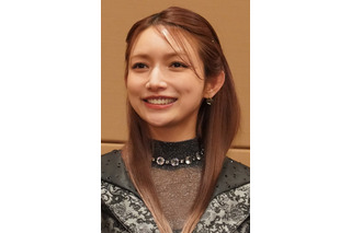 後藤真希、ガウンから谷間ちらり！撮影現場からインスタライブ 画像