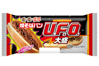 ファミマ×U.F.O.再び！「U.F.O.濃い濃い濃厚大盛焼そばパン」発売 画像