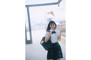 日向坂46・上村ひなの、ファースト写真集9月12日発売！「キラキラを感じて」 画像