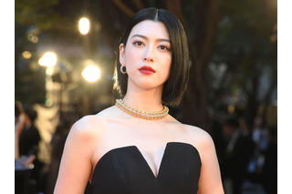 三吉彩花、胸元パックリなセクシードレス！東京国際映画祭に登場 画像