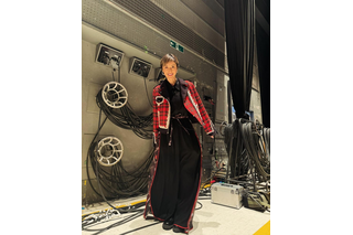 高岡早紀、パンクムード漂うシャツワンピースとライダースジャケットコーデを公開　ファンから「かっこいい」の声 画像