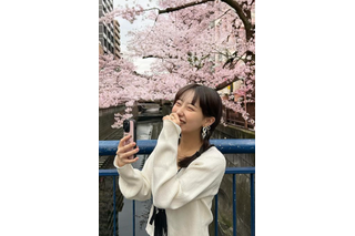 田中美久、三つ編み＆美脚の花見オフショに「かわいい」の声 画像
