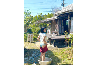 NMB48隅野和奏、ショーパン“脱ぎかけ”ショットにファン「おしり、見えちゃってます！」 画像