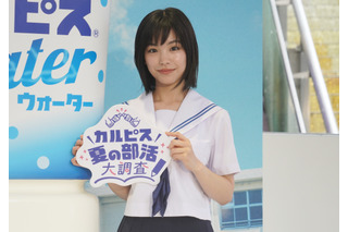 現役高校生女優・當真あみが制服姿で登場！好きだったのは「部活終わりの帰り道」 画像