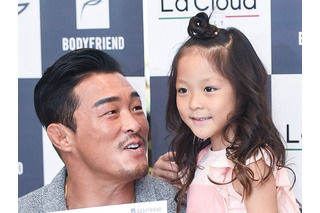 秋山成勲の娘チュ・サラン(13)、雑誌撮影中に号泣…父も目を潤ませたその理由とは? 画像