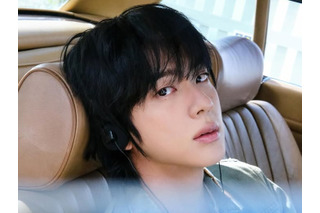 BTS・JINが“フロントマン”に ポテンシャル引き出す90年代“爽やかグランジ”スタイルに注目 画像