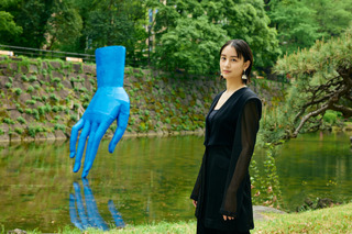 山本美月、シックな装いでアートイベントに登場！ 「できれば絵本を描いてみたい」 画像