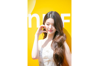IVE・ウォニョン、“生脚”純白ワンピで美オーラ全開「まるでプリンセス」 画像