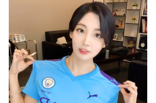 横浜FM対アル・ナスルの裏で…韓国女子アナ、ロナウドからサインもらってご満悦「ファンサがスイート!」【PHOTO】 画像