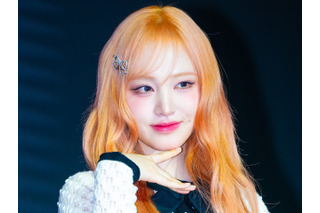 IVE・リズ、白シャツから覗く華奢な肩にドキッ…「透明感がすごすぎる!」【PHOTO】 画像