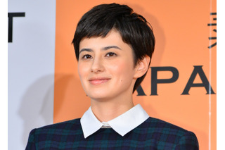 ホラン千秋、美脚あらわな“ミニスカ”オフショ公開! ファン「素晴らしいスタイル」「モデルさんじゃん!」 画像