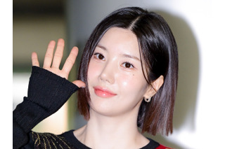 “ずぶ濡れフェス”衣装に続く肌見せ!クォン・ウンビ、スイムウェア姿で披露したボリューム感「昇天」【PHOTO】 画像