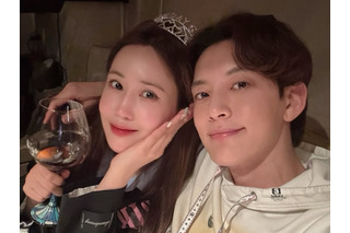 交際8年でゴールインの韓国“美男美女”夫婦、友人20人の前で熱々キス!結婚2周年の豪華パーティSHOTが話題【PHOTO】 画像