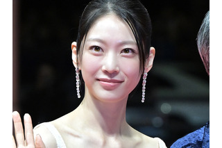 TWICEジョンヨンの“実姉”女優がまるでプリンセス!「本当に綺麗すぎ」と絶賛のドレス姿【PHOTO】 画像