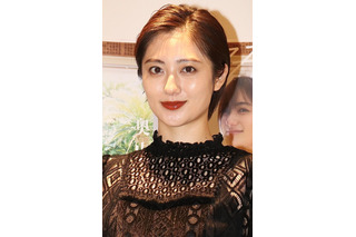奥山かずさ「結婚式を挙げました」、夫との“幸せ”ウエディングショット多数公開 画像