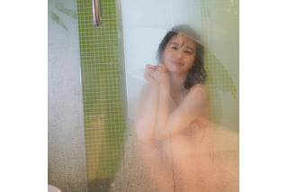 小池里奈、曇りガラス越しに“むっちり”美ボディ披露!「素敵過ぎる」「めちゃめちゃSexy」 画像