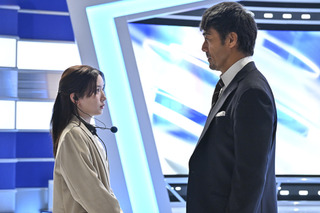 進藤(阿部寛)と華(永野芽郁)の過去がつながる!? 18年前に起きた出来事とは…『キャスター』 画像