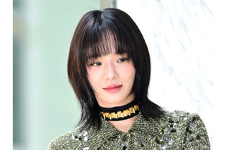 夏先取りで開放的に 『イカゲーム3』出演女優がスイムウェア×ショートパンツで魅せた“完璧美脚” 画像