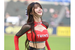 これぞ韓国プロ野球の名物!20歳チアガールの美貌に球場熱狂、大胆セパレート衣装で視線強奪【PHOTO】 画像