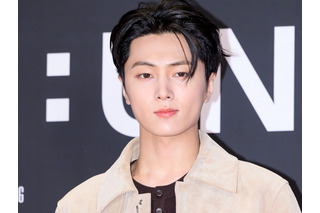ENHYPEN・ジェイ、完璧スーツ姿に視線集中「フェイスラインどうなってんの?」【PHOTO】 画像