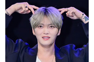 歌手ジェジュン、新AL『Beauty in Chaos』でファン待望の“ロック病”復活!MVではギター破壊も 画像