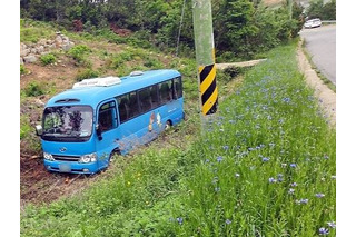 中学生ら24人を乗せた“体験学習バス”が事故…韓国・全羅南道で7人が軽傷 画像