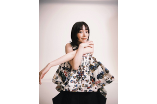 のん、クラシックなスタイルに反響続々 「似合うのが不思議」「60sの風を感じます」 画像
