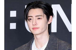 ENHYPEN・ソンフン、“メガネ×スーツ”の破壊力!「妄想が止まらない」「反則級」と反響殺到【PHOTO】 画像