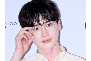 「IUの彼氏、格が違う」イ・ジョンソク、“爆イケ”眼鏡姿に現場がざわつく【独自写真】 画像