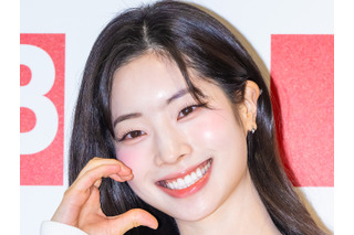 TWICE・ダヒョン、ファンの用意した誕生日カフェを次々と訪問!嬉しい“認証SHOT”残す【PHOTO】 画像