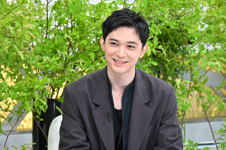 吉沢亮「その子にひと目惚れしちゃって」 学生時代の“大親友”登場で禁断の恋愛トーク! 画像