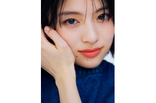 出口夏希が『andGIRL』2025年夏号の表紙に登場! 涼やかな夏の装いを披露 画像