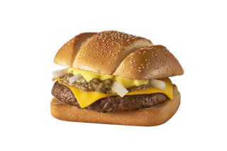 マクドナルド、18日より「肉厚ビーフ&ガーリックオニオンビーフ」などジュラシック・ワールド初コラボメニュー販売! 画像