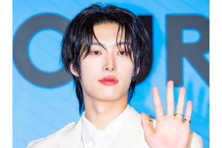 ATEEZ・ミンギ、「眼鏡×タイトシャツ」で“大人の色気”が限界突破!厚い胸板にファン釘付け【PHOTO】 画像