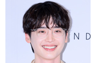 俳優イ・ジョンソク、主演ドラマ『瑞草洞<ソチョドン>』で共演女優と甘々な空気感…ポスター公開 画像