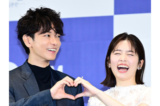 佐藤健&小芝風花、韓国作品への深い愛情を語る 日本版『私の夫と結婚して』制作発表会に登壇 画像