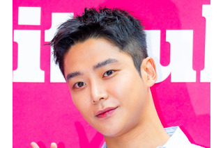 俳優ロウン、入隊前の雑誌撮影で自ら髪を剃る!ワイルドな大人の成熟した魅力を披露【PHOTO】 画像