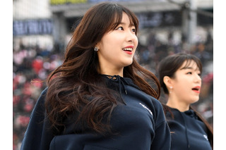 韓国チアガール、ピンクの大胆スイムウェアにファン熱狂!「素晴らしいスタイル」「レジェンド美貌」の声【PHOTO】 画像