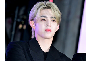 SEVENTEEN・エスクプス、“背中タトゥー”初公開でファン騒然…「狂わせにきてる」「かっこいい」と反響【PHOTO】 画像