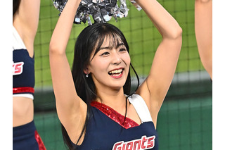 マーくんと“じゃれ合い”も!韓国の人気チアガール、ZOZOマリン訪問SHOT大放出に日韓ファンが夢中【PHOTO】 画像