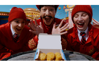 堺雅人が“巨大ナゲット型ハンマー”を振り下ろす!マクドナルド新CMで「Mr.トクニナルド」として再登場 画像