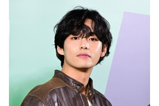 BTS・V、パリで魅せた“精巧に計算された優雅さ” CELINE公式映像が公開 画像