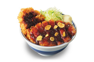 にんにく香る特製ソースが食欲そそる!かつや、「トンテキとチキンカツの合い盛り」を18日より販売 画像